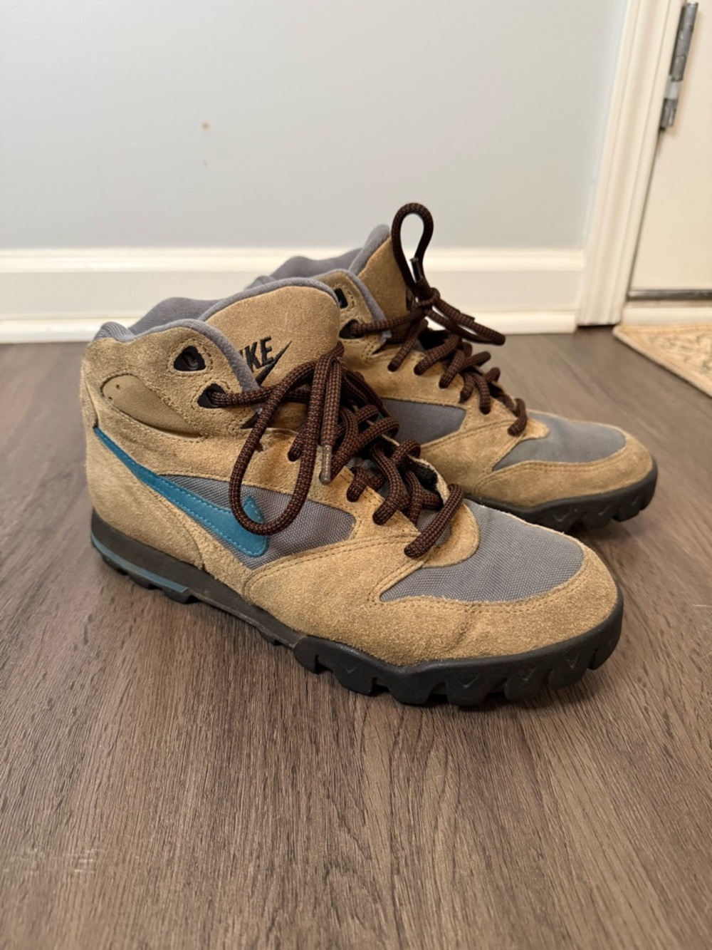 Vintage 90s Nike ACG Caldera Suede Hiking Boots Women 9.5 Gorpcore Sneaker Boots